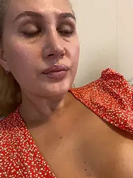 YourBlondee