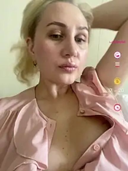 YourBlondee