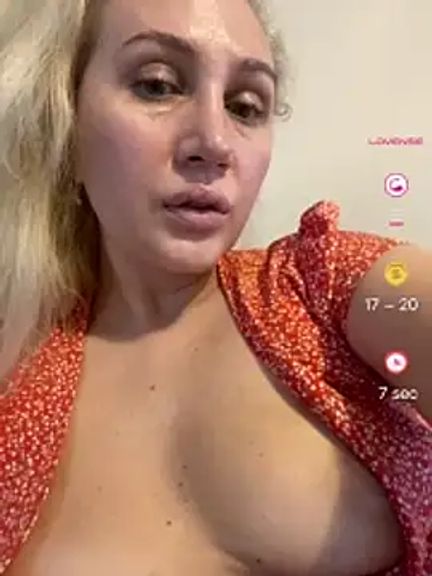 YourBlondee