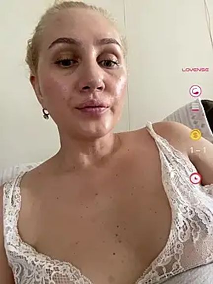 YourBlondee
