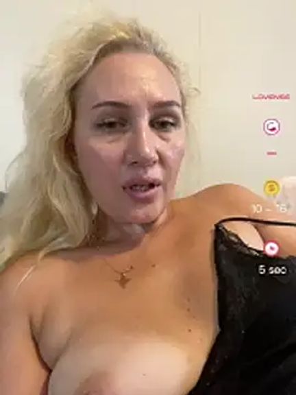 YourBlondee