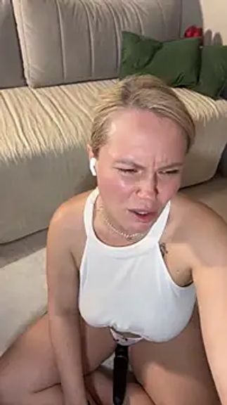 Charming_Daphny