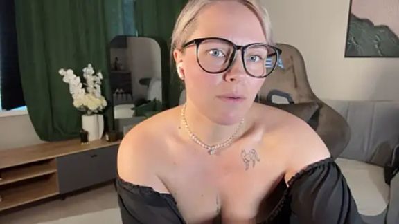 Charming_Daphny