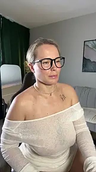 Charming_Daphny