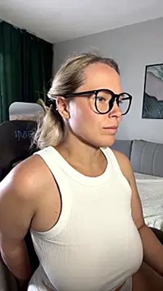 Charming_Daphny
