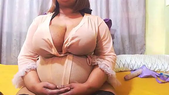 BustyMatureStepmum