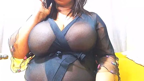 BustyMatureStepmum
