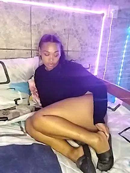 alexis_skyy