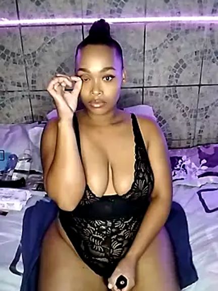 alexis_skyy