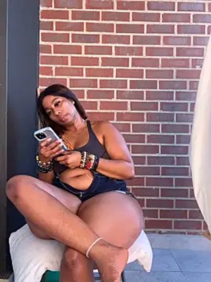 CurvyDesire1