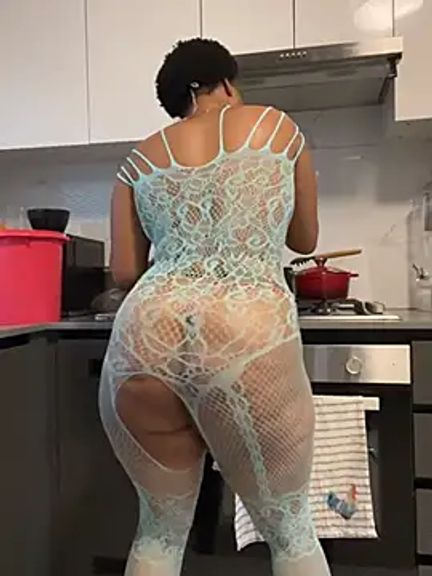 CurvyDesire1