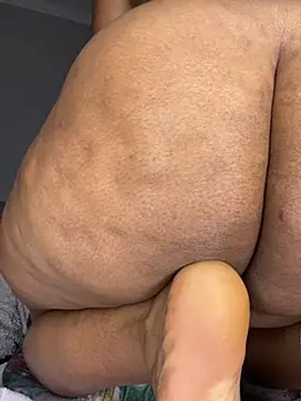 CurvyDesire1