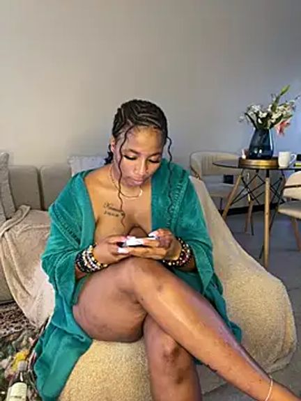 CurvyDesire1