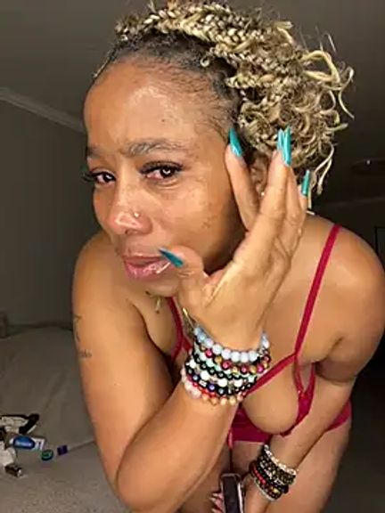 CurvyDesire1