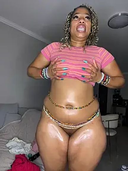 CurvyDesire1