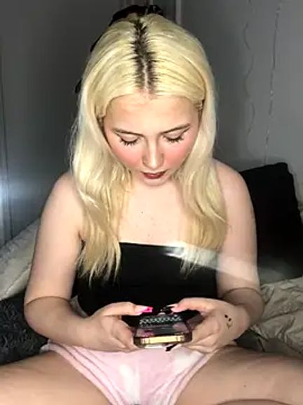 Blondie_Sofia_Essexbabe