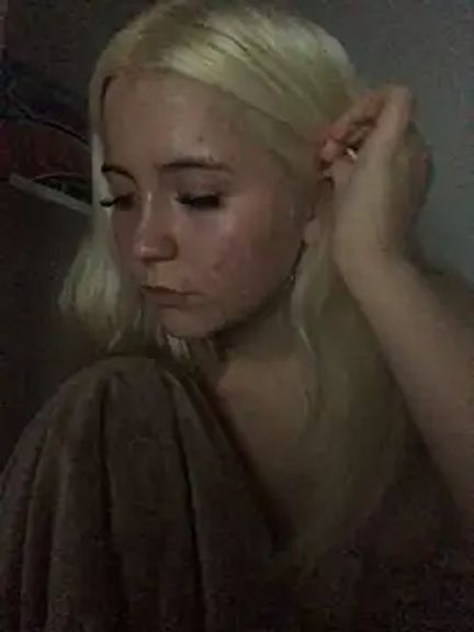 Blondie_Sofia_Essexbabe