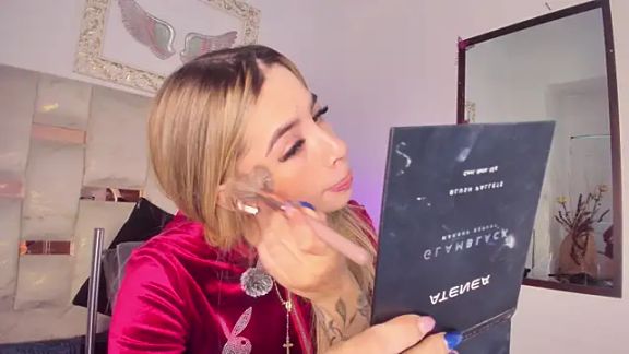 Lola_Blondie