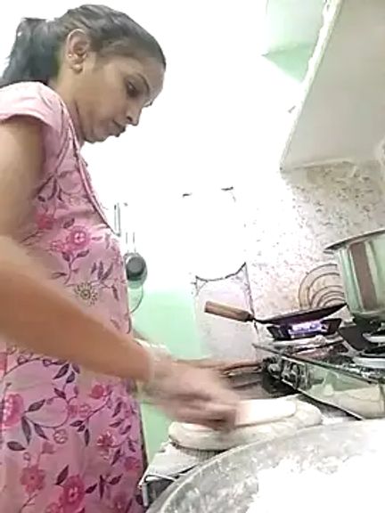 Hotty-Nidhi