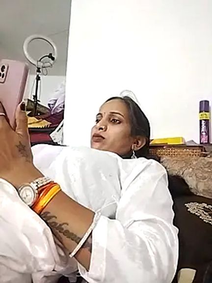 Hotty-Nidhi