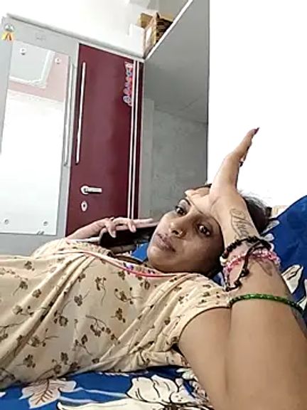 Hotty-Nidhi