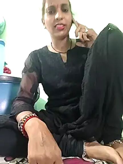 Hotty-Nidhi