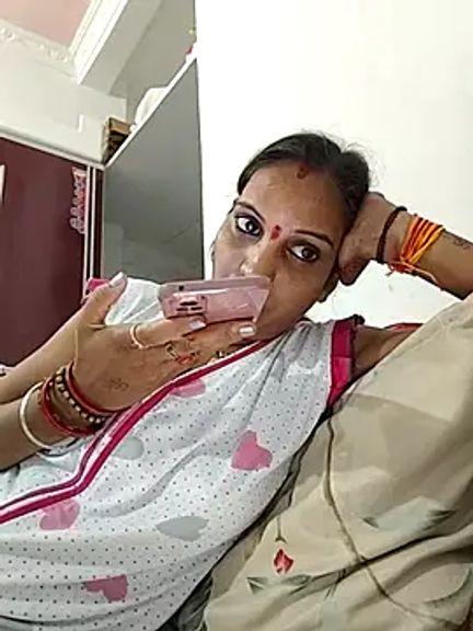 Hotty-Nidhi