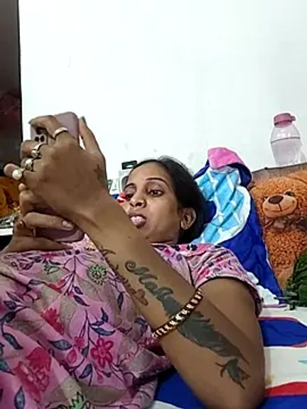 Hotty-Nidhi