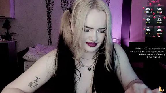 strawberry_elfcat