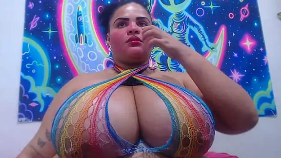 latina_bigboos25