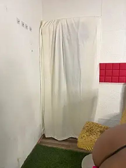 ShantelSexyYoungMilfie