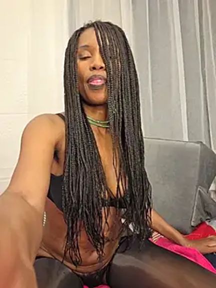 ShantelSexyYoungMilfie