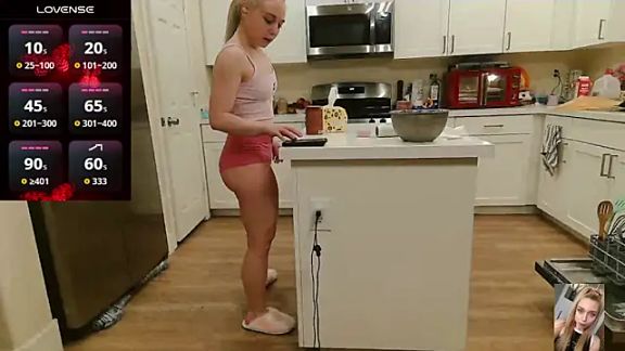 Blondiewithanass