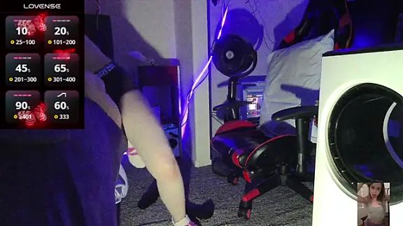 Blondiewithanass