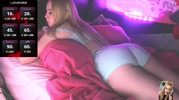 Blondiewithanass