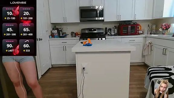 Blondiewithanass