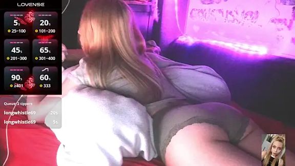 Blondiewithanass