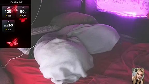 Blondiewithanass