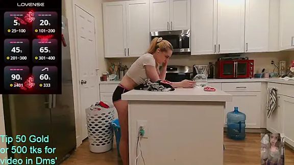 Blondiewithanass