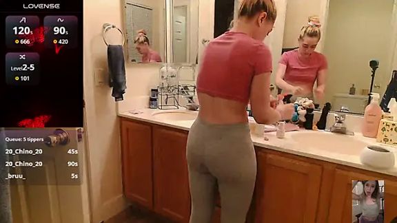 Blondiewithanass