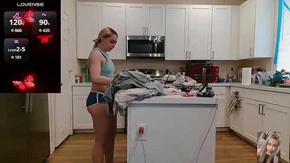 Blondiewithanass
