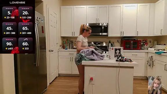 Blondiewithanass