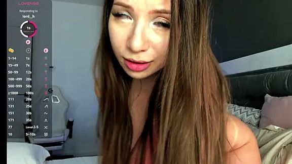 Ellamilano9