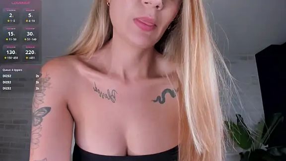 NiaHolland