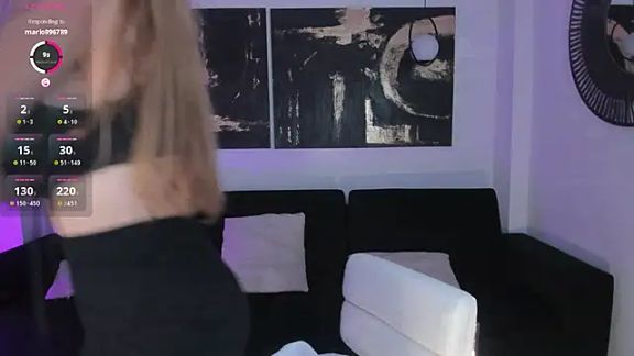 NiaHolland