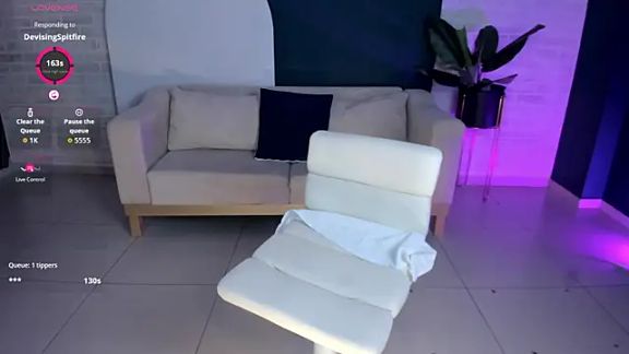 NiaHolland