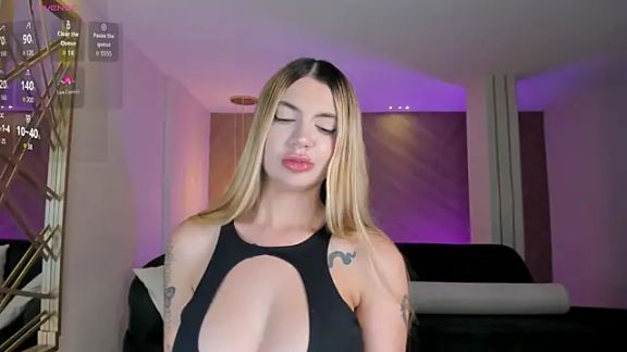 NiaHolland