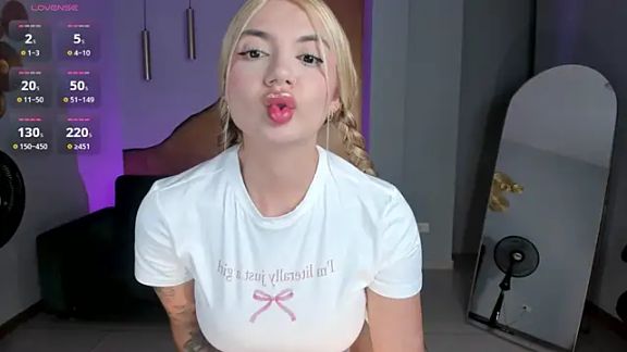 NiaHolland