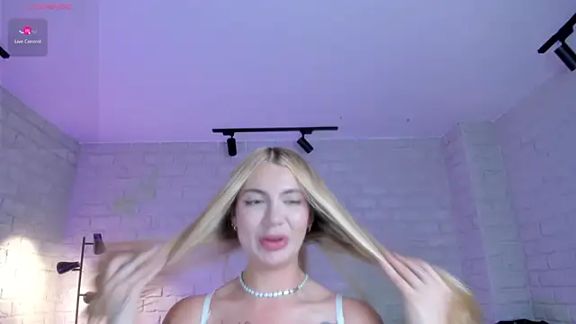 NiaHolland