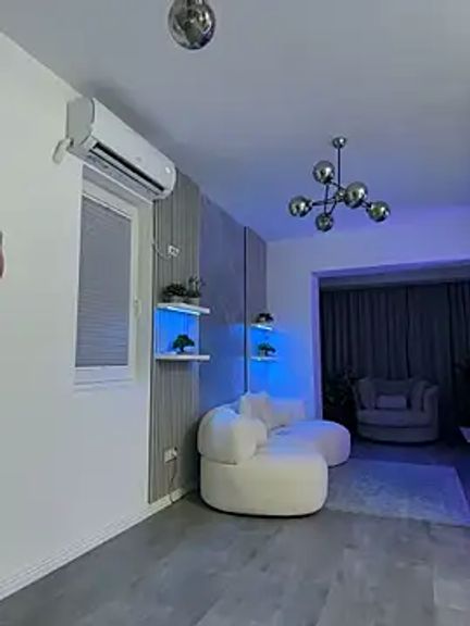 KirstieVegas